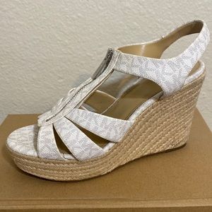 Women’s size 8 wedges